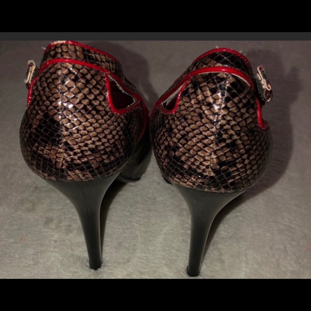 Guess Snakeskin Pumps - Picture 3 of 4